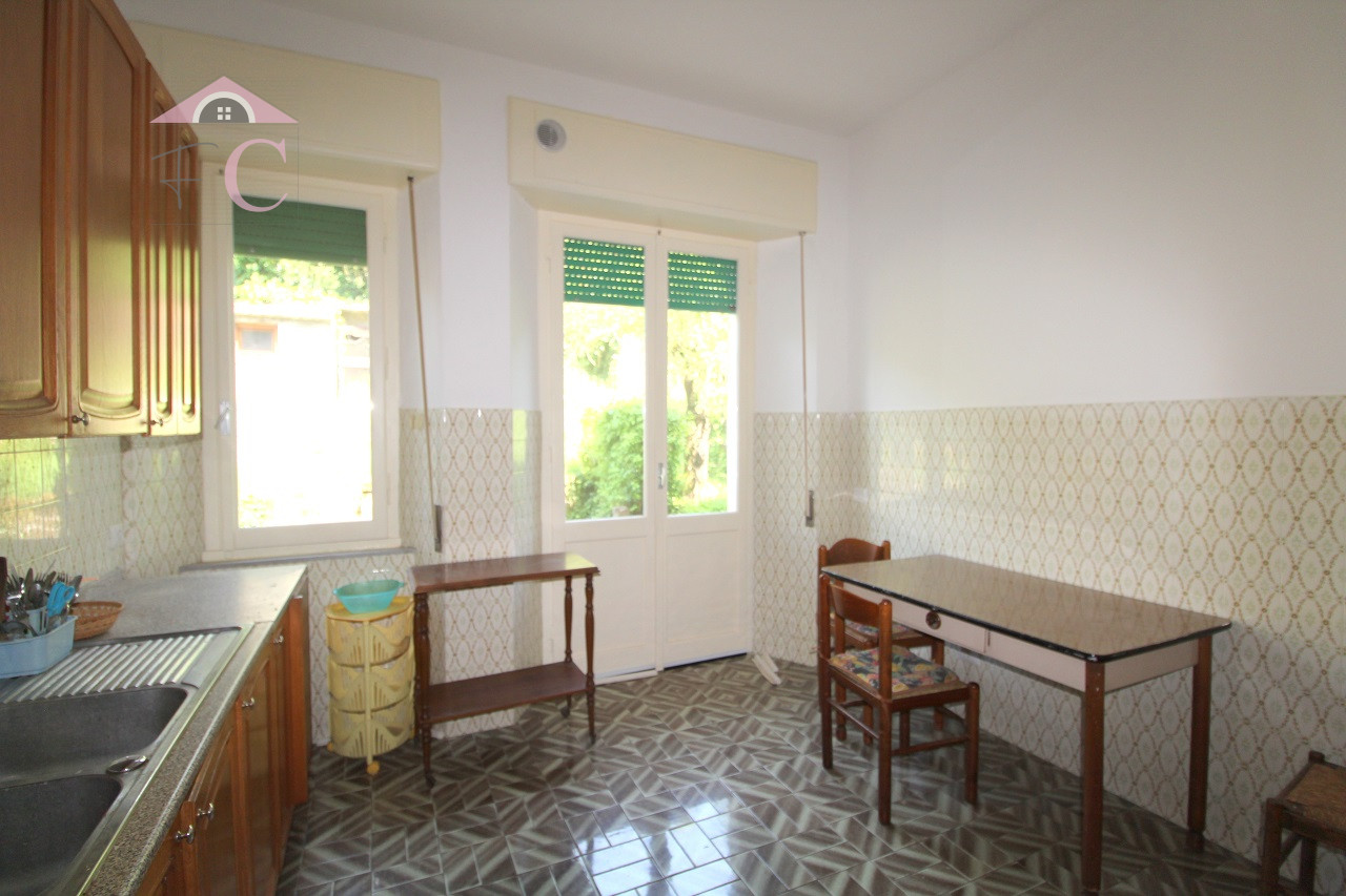 narni-piano rialzato-ristrutturato-giardino-cantina-piccola palazzina 11.png